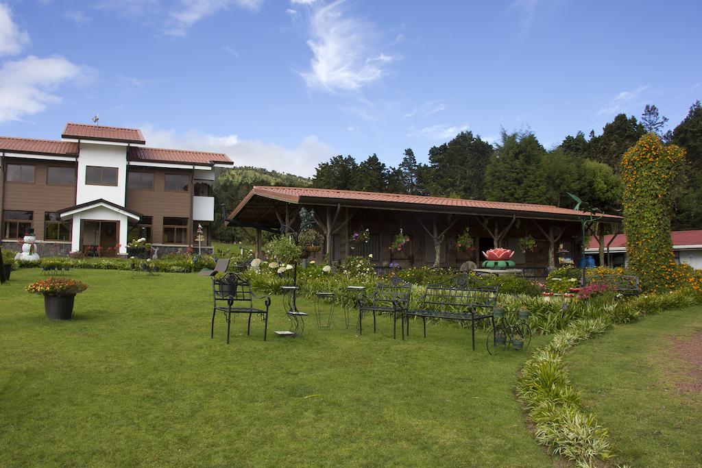 Altura Hotel Poasito Exterior foto
